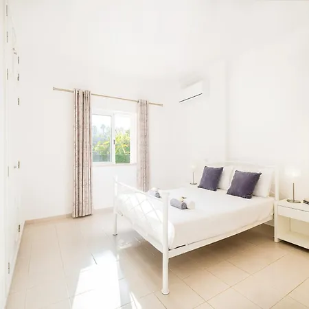 Villa In Gale Near Gale Beach With Pool 别墅 *